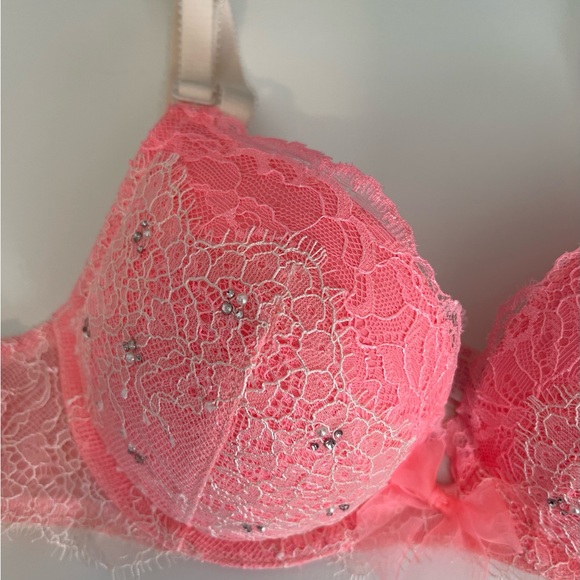 Victoria’s Secret Dreams Angels Padded Push up bra Holiday edition. 32b - Picture 4 of 7